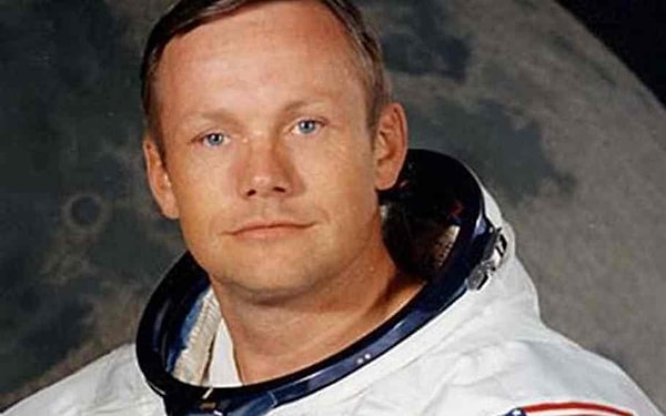 4. Neil Armstrong'un saçı 2004 yılında 3 bin dolara satılmıştır.