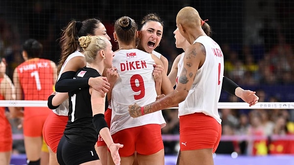 Sultanlar, cumartesi akşamı Brezilya ile TSİ 18.15'te bronz madalya maçına çıkacak. Bronz madalya maçını kazandığı takdirde Sultanlar bir kez daha tarih yazarak voleybolda ilk Olimpiyat madalyamızı kazanmış olacak.