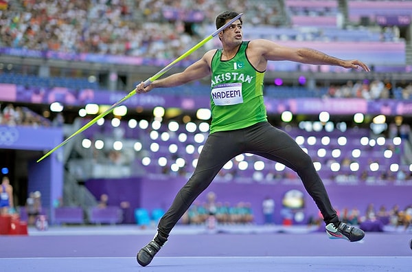 40 yıl sonra ülkesine Olimpiyatlarda altın madalya kazandıran atletin bu atışı tüm zamanların en uzun 6'ncı atışı oldu, Asya kıtasının Olimpiyatlardaki en iyi derecesi oldu.