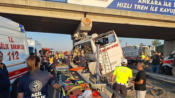 İhlas Haber Ajansı, kazada hayatını kaybedenlerin sayısının 11'e yükseldiğini duyurdu.