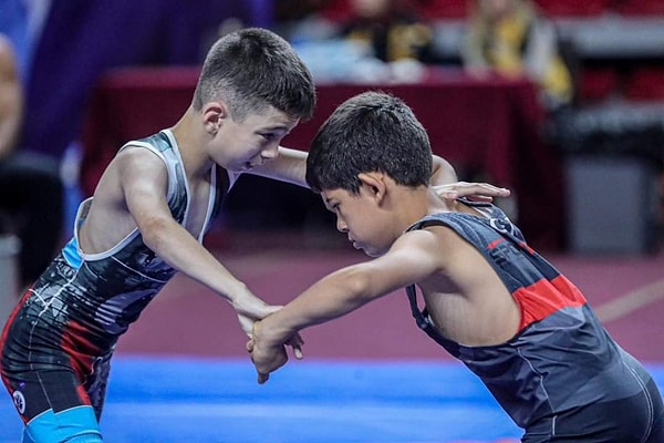 “Adı geçen Ankara’daki U11-U13 güreş müsabakalarını AK Partili bir milletvekilinin takip etmesi ise, sürecin ‘vahametini’ gözler önüne seriyor.”