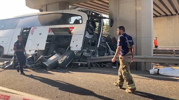 Ankara’nın Polatlı ilçesinde Eskişehir yolu üzerinde seyreden bir yolcu otobüsü, sabaha karşı 05.00’te köprünün ayaklarına çarpmıştı.