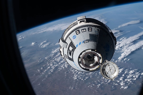 Boeing Starliner uzay aracı, ISS'ye yaklaştığından beri helyum sızıntıları ve itici arızaları gibi sorunlar yaşıyor.