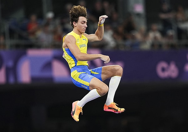 İsveçli atlet Armand Duplantis, Paris'in ev sahipliğindeki olimpiyatta 6.25'lik derecesiyle 6.03 metreyle Brezilyalı Thiago Braz'a ait olimpiyat rekorunu kırdı.