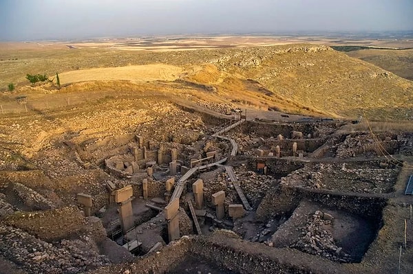 İngiltere merkezli Daily Star gazetesi, "Arkeologlar dünyanın en eski takvimini keşfetti, bu takvim tarihi yeniden yazabilir" başlığıyla duyurduğu haberde Göbeklitepe'de gerçekleşen son araştırmaya yer verdi.