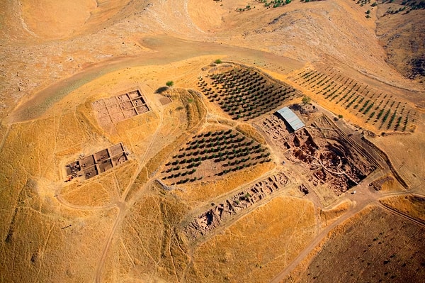 Dr. Sweatman, şunları söyledi: "Göbeklitepe sakinlerinin gökyüzünü dikkatle takip ettikleri anlaşılıyor. Bir kuyrukluyıldız çarpması sonucu dünyaları yerle bir olduğu için bu beklenen bir durum. Bu olay, soğuk iklimle başa çıkmak için tarımın gelişmesine yol açarak medeniyeti tetiklemiş olabilir."