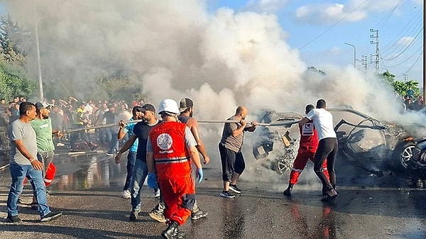 İsrail'in Hamas lideri Haniye'ye düzenlediği suikastın yankıları devam ederken bir saldırı haberi daha geldi. İsrail ordusuna ait hava araçlarının Lübnan'ın güneyindeki Sayda kentinde bir araca düzenlediği saldırıda Hamas yetkilisi Samir el-Hac'ın öldüğü, 2 sivilin de yaralandığı bildirildi.