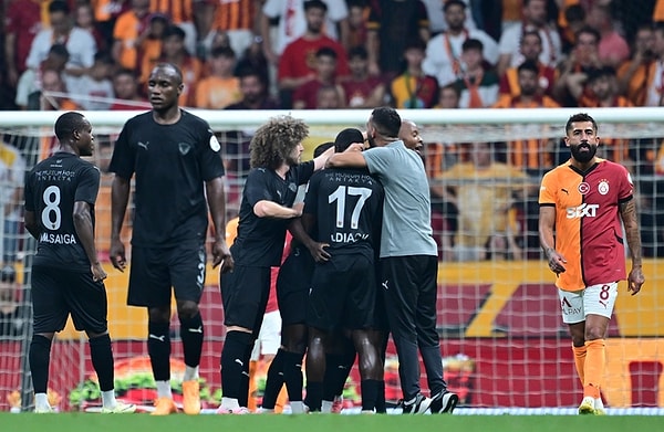 Galatasaray, Süper Lig'in açılış maçında Hatayspor ile karşı karşıya geldi.