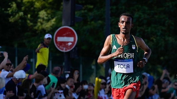 Paris Olimpiyatları'nda bugün Erkekler Maraton Yarışı koşuldu. Ülkemizi temsilen yarışta Kaan Kigen Özbilen yer aldı.