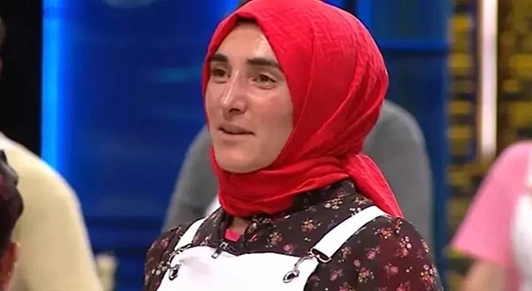 MasterChef Türkiye'de bir klasik olarak yemeklerden ziyade kaos hakimiyet sürmeye başladı. Kırmızı takımda yarışan Deniz'in sivri dili yarışmacılara zor anlar yaşatırken, son bölümde Deniz'in Ayşe'yi ağlattığı anlar izleyenleri üzdü.