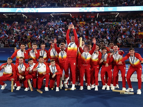 Paris Olimpiyatları'nda futbol kategorisinde büyük bir mücadele yaşandı. Olimpiyatlar'da göremeyeceğimiz kadar gergin ve hırslı maçları izlerken finale gelen iki takım nasıl bir final izleyeceğimizin de habercisiydi.