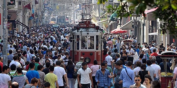 “Siyasi etkinliklerden, mitinglerden ve genel olarak büyük kalabalıklardan uzak durmanız önerilir.”