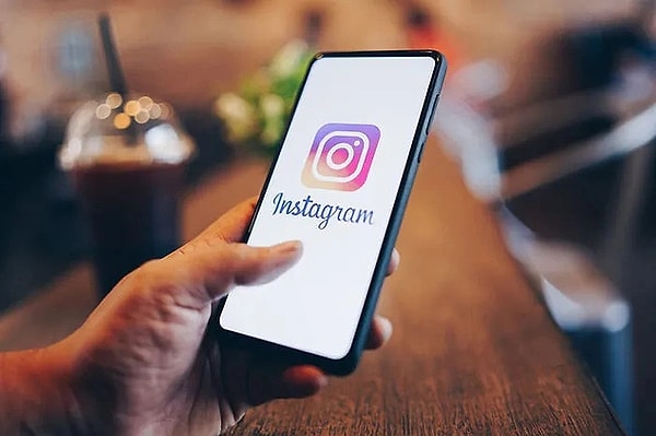 Biliyorsunuz ki son bir haftadır gündemimizde Instagram'a getirilen erişim engeli var! 2 Ağustos'ta getirilen Instagram yasağı vatandaşlardan tepki çekerken neredeyse tüm dünyada da gündem haline geldi.