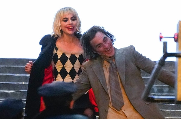 Dünyaca ünlü aktör Joaquin Phoenix, şimdilerde Lady Gaga ile başrolde oynadığı ve yakın zamanda vizyona girecek olan Joker: Folie à Deux (Joker: İkili Delilik) filmiyle ekranlara gelmeye hazırlanıyor.