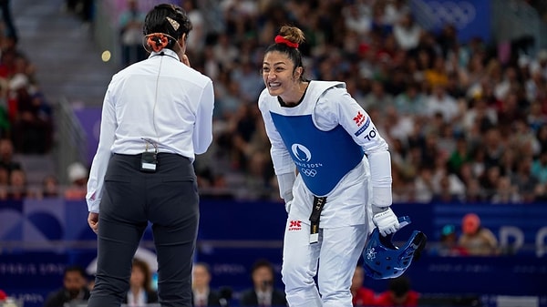 Milli sporcumuz, "Yavaş yavaş konuşacağım, bu anın hayalini kuruyordum, bu anın tadını çıkarmak istiyorum. Daha bitmedi hikayem. Koleksiyonumda hala bir eksik parça var. Olimpiyat altını... Onu da Los Angeles'ta kazanacağım ama şu an bugünün tadını çıkarmak istiyorum." açıklamasında bulundu.