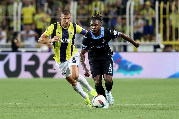 Fenerbahçe, sezonu Kadıköy'de açtı. Adana Demirspor karşısında yeni transferlerine de şans veren Fenerbahçe tek golle üç puanı aldı.