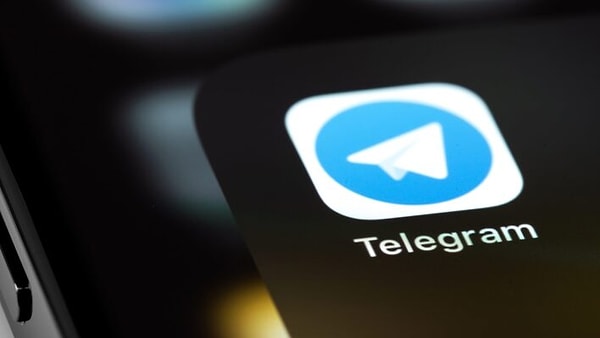 Türkiye'de herhangi bir temsilcisi olmaması nedeniyle Bilgi Teknolojileri ve İletişim Kurumu'nun (BTK) bu mesajlaşma kanallarının kapatılması için Telegram'ın İngiltere'deki merkezine bini aşkın bildirimde bulunduğu ancak hiçbirine yanıt alamadığı öğrenildi.