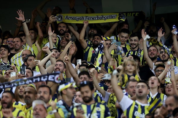 Fenerbahçe sezona üç puanla başlamanın sevincini yaşıyor. Jose Mourinho liderliğindeki sarı lacivertliler, Kadıköy'deki ilk lig maçlarında Adana  Demirspor'u Edin Dzeko'nun golüyle 1-0 mağlup etti.