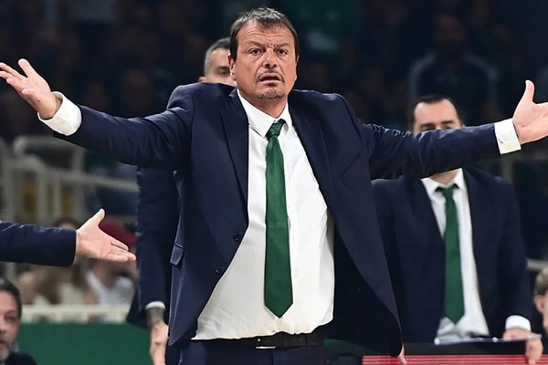 Ergin Ataman, Panathinaikos - Efes Pilsen eşleşmesinde oğlu ilgili yaptığı itirafla çok konuşulmuştu. Panathinaikos baş antrenörü olarak maça çıkan Ataman, oğlu Sarp'ın karşısında olduğunu "en azından bugün beyaz tarafsız tişört giy talebimi reddetti. Efes formasıyla tribünde olacak"  sözleriyle açıklamıştı.