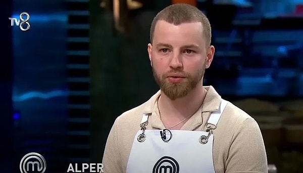 MasterChef Türkiye'de ana kadrosuna 8'inci olarak giren Alper Öztamur, dünkü yayın sonrası sosyal medyada gündem oldu.