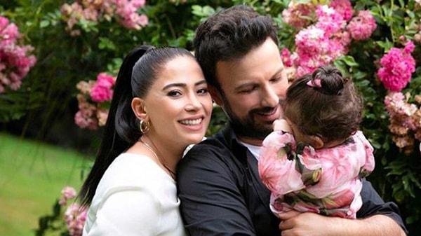 Tarkan, eşi ve minik kızıyla gözlerden uzak bir hayat yaşamayı tercih etse de, ara sıra sosyal medyasından paylaştığı görüntüler sayesinde bizler de çekirdek ailenin saadetine biraz olsun ortak olabiliyoruz.