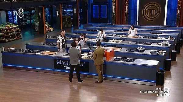 8. MasterChef'te Muratcan'ın Beyza'ya attığı bakışları yakalayan izleyici sosyal medyada ikilinin o hallerine yorum üstüne yorum yazdı. Daha önce Beyza ve Onur'un birbirine yakıştıran izleyici şimdi de Muratcan ve Beyaz çiftini çok beğendi.