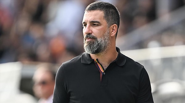 Teknik Direktörlük kariyerine önemli bir başlangıç yaparak şampiyon hoca unvanını alan Arda Turan, Türk futbolunun da çok şey beklediği isimlerden biri olarak ön plana çıkıyor.