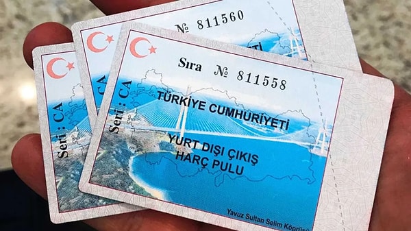 Dış hat uçuşuyla yurtdışına gidecek Türkiye vatandaşı olan yolcular, bu gece saat 00.00'dan itibaren yurt dışı çıkış harç pulu için 500 lira ödemeye başladı.