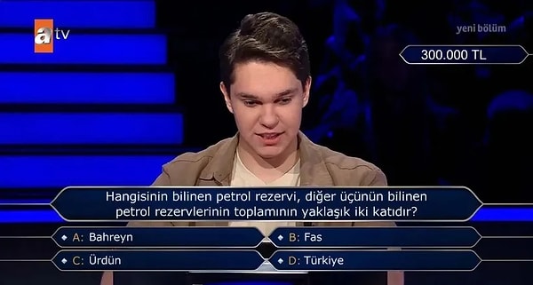 Bu aşamada, kendisine Atatürk'ün Gençliğe Hitabesi'ndeki son cümlede geçen kelime soruldu. Bu soruyu da doğru yanıtlayan Yılmaz, 300 bin TL'lik soruya geçti.