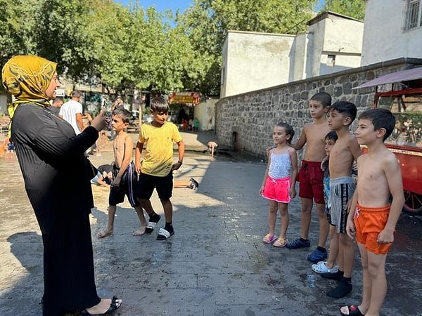 O günden bu yana ünlülerin ve sosyal medya kullanıcılarının ilgisini çeken Halil'in videoları yaz boyunca herkes tarafından kullanıldı.