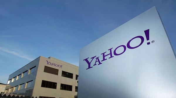 Neredeyse internet kurulduğu günden beri karşımıza çıkan Yahoo şirketi 1998'de Google'a 1 milyon dolar karşılığında satılmak istendi. 2007'de Microsoft Yahoo'yu 44.6 milyar dolara almak istedi ancak satış gerçekleşmedi.