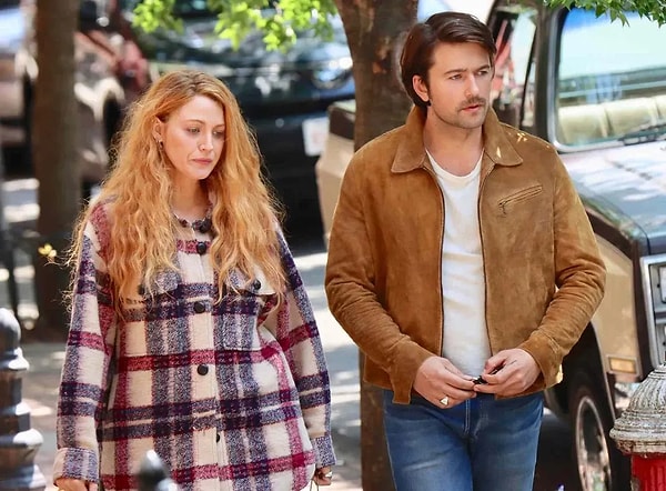 Başrolünde Blake Lively ve Justin Baldoni'nin oynadığı 'It Ends With Us' (Bizimle Başladı Bizimle Bitti) filmi geçtiğimiz hafta ABD'de vizyona girdi. Film gösterime girer girmez gişede yer yerinden oynattı diyebiliriz.