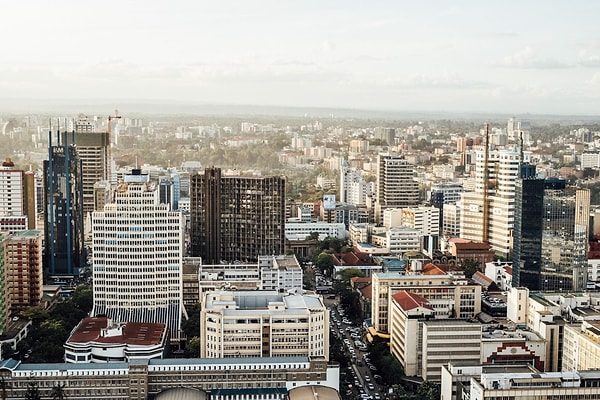 8. Hangi ülke, 20. yüzyılda İngiltere'den bağımsızlığını ilan etmiştir ve başkenti Nairobi'dir?