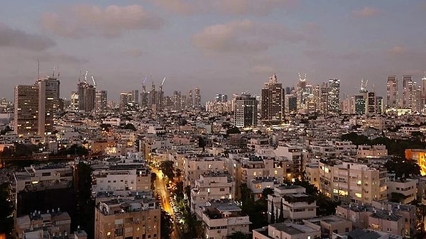 İsrail ablukası altındaki Hamas, son olarak 26 Mayıs'ta gerçekleştirdiği roket saldırılarının bir benzerini bugün gerçekleştirdi. Hamas bir kez daha Tel Aviv'i vurdu.