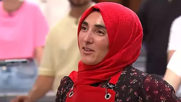 MasterChef'in bu seneki en dikkat çeken yarışmacılarından bir tanesi şüphesiz Ayşe oldu. Ayşe hem hikayesi hem de başarısı ile dikkatleri üzerine çekti.