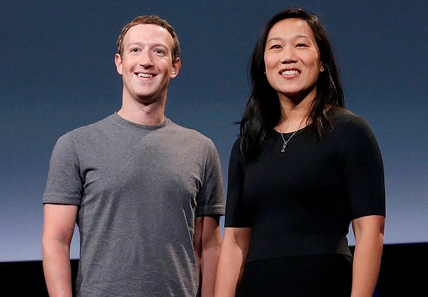 Ünlü girişimci Facebook'un kurucusu Mark Zuckerberg, eşinin heykelini yaptırdı.