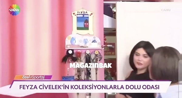 Hatırlarsanız geçtiğimiz günlerde müzeden fırlama gibi gözüken odası ve ilginç koleksiyonlarıyla Show TV'den Ömür Sabuncuoğlu'na kapılarını açan Feyza Civelek, yine gündemi sallamıştı.