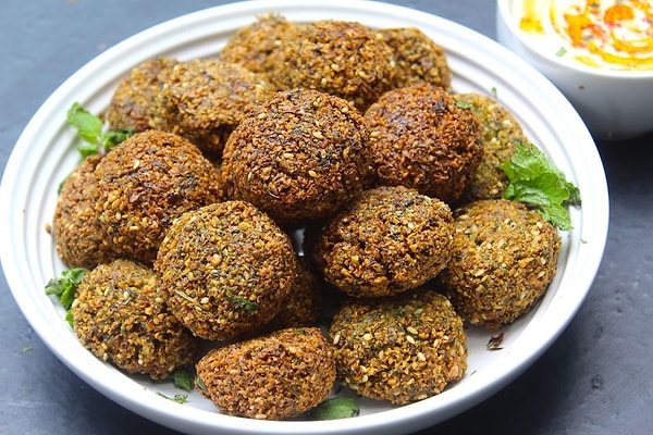 4. Falafel ve Köz Patlıcanlı Humus