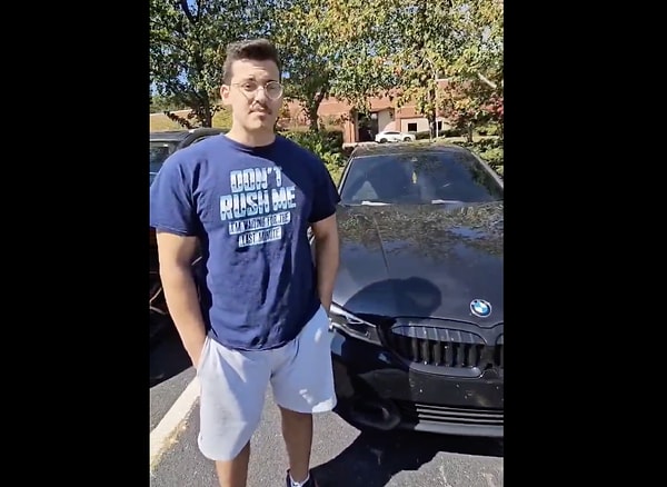 İlk arabası olan 2019 model Mustang'i lisede bir pizzacıda çalışarak, ikinci aracı BMW'yi de depoda saatlik 25 dolara aldığını söyleyen gencin videosu sosyal medyada viral oldu.