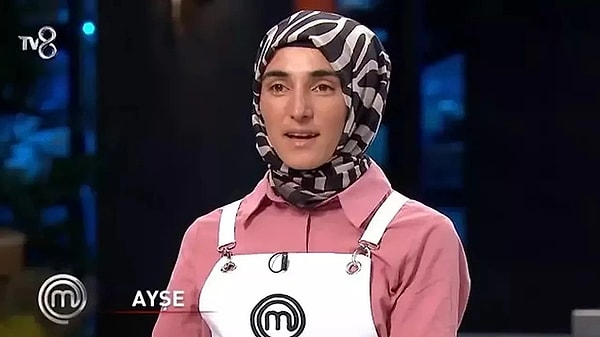 16. MasterChef Türkiye'de dün akşam Deniz'in Ayşe'nin üstüne gittiği anlar gündem olmuştu. Ayşe geçtiğimiz haftadan bu yana takımı iyi yönetemediği sebebiyle eleştiri alıyor ancak artık yarışmanın en sessiz insanı bile dayanamadı. Ayşe'yi savunmak için yaptığı konuşma dikkat çekti.