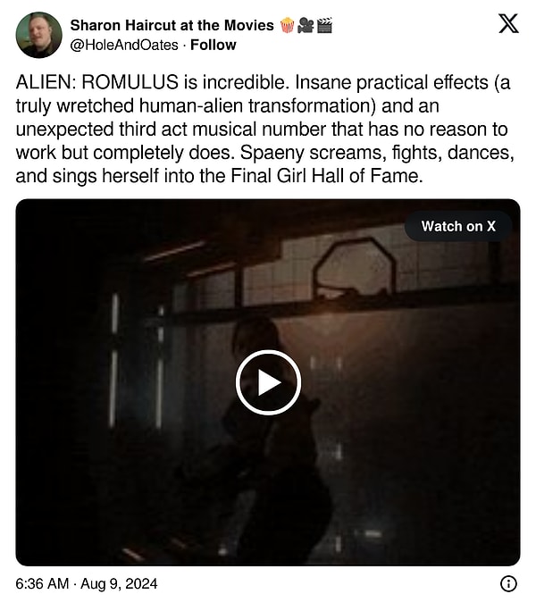 3. "ALIEN: ROMULUS inanılmaz. Delicesine pratik efektler (gerçekten berbat bir insan-uzaylı dönüşümü) ve işe yaraması için hiçbir sebebi olmayan ama tamamen işe yarayan beklenmedik bir üçüncü perde müzik numarası. Spaeny çığlık atıyor, dövüşüyor, dans ediyor ve kendini Final Girl Hall of Fame'e sokuyor."