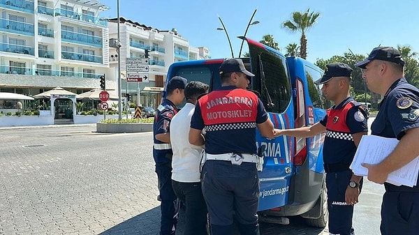 Jandarma  ekipleri tarafından düzenlenen operasyonla yakalanıp, gözaltına alınan Fırat Sedat Y, çıkarıldığı mahkemece tutuklandı. Şüphelinin bir süre önce cinsiyet değiştirip bu ismi aldığı, önceki adının ise Hülya Y. olduğu ortaya çıktı.