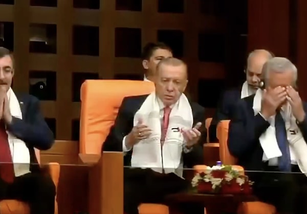 "Cumhurbaşkanı Erdoğan'ın liderliğindeki Türkiye'nin duruşunu takdir ediyoruz" diyen Abbas'ın o anları gündem oldu.