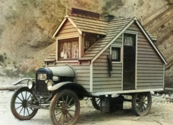 Son dönemde trend olan 'tiny house'a tarihten bir örnek, bu karavan 1926 yılında görüntülenmiş.