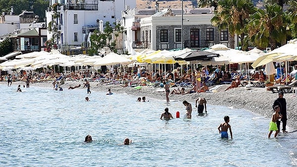 İlçedeki mekanların aşırı pahalı olması sebebiyle ciddi turist kaybı yaşandığı ve birçok işletmenin batma noktasında olduğu belirtiliyor.