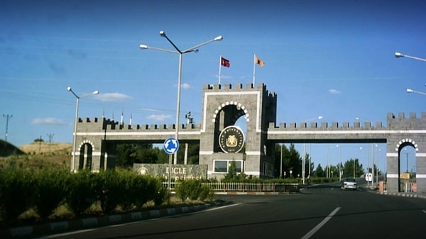 Dicle Üniversitesi Rektörlüğü'ne Prof. Dr. Kamuran Eronat atandı.