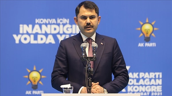 Çevre, Şehircilik ve İklim Değişikliği Bakanı Murat Kurum, riskli binalarla ilgili yaptığı açıklamada, "İstanbul'da 2,5 milyon insanımız çok ciddi risk altında. İstanbul'daki bir deprem sadece şehrimizi değil, tüm Marmara Bölgesi'ni ve hatta tüm Türkiye'yi etkileyecektir" şeklinde konuştu.