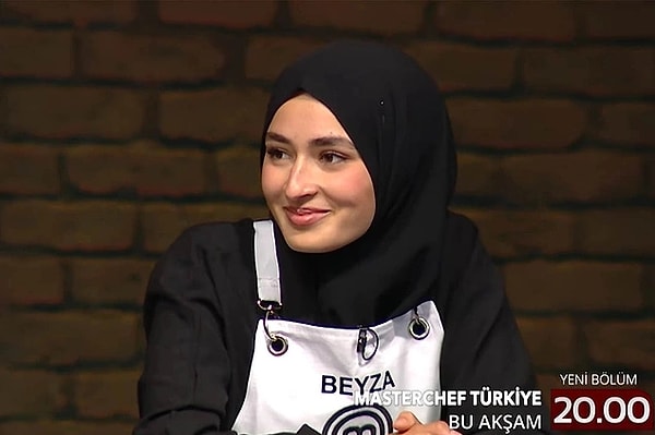 MasterChef Türkiye'de olaylar bir türlü bitmek bilmezken, şimdi de bir izleyici eleştirisi gündem yarattı. MasterChef Ayşe'nin sosyal medya hesabına Beyza hakkında yorum yapan bir izleyici, Beyza'dan kapak biri bir yanıt aldı.