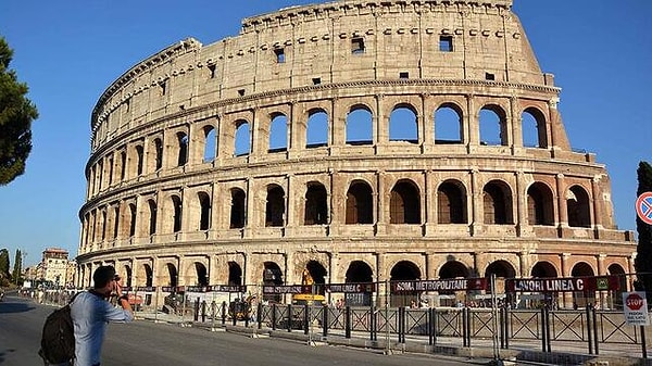 Eşek arısı sayısındaki artış ülkede endişeye yol açtı. Roma'nın atık yönetimini düzenlemeden bu sorundan kurtulamayacağını kaydeden Uzmanlar, Roma kent yönetimi ise eleştirileri kabul etmediği öğrenildi.