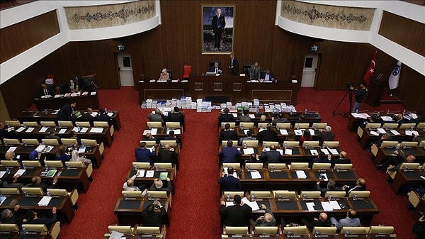 MHP ise görüşmeye tepki olarak Genel Kurul’a katılmamıştı.